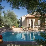 Casa Canziana For 6 People With Private Pool In * Pula