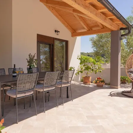 Villa Casa Canziana For 6 People With Private Pool In *