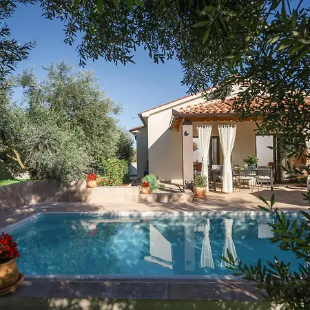 Casa Canziana For 6 People With Private Pool In * Pula