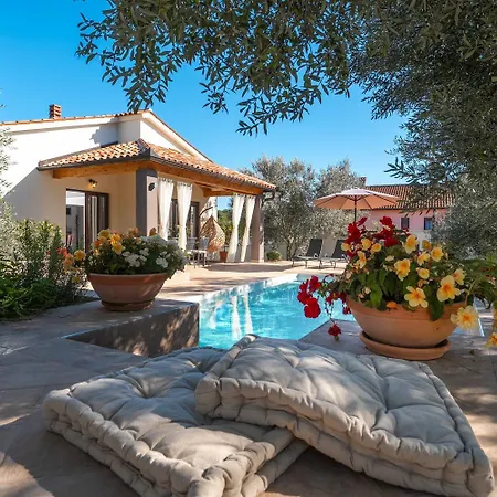 Casa Canziana For 6 People With Private Pool In Pula