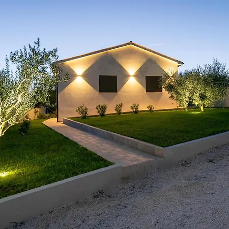 Casa Canziana For 6 People With Private Pool In Villa Pula