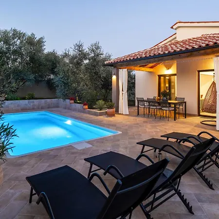 Casa Canziana For 6 People With Private Pool In * Pula